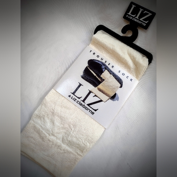 Liz Claiborne Women's Ivory Trouser Socks, Large (Sizes 9-11) Brand New NWT - Picture 2 of 8